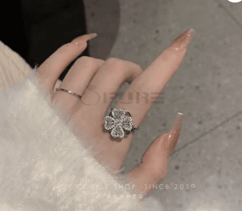 ANILLO TREBOL PLATEADO GIRATORIO