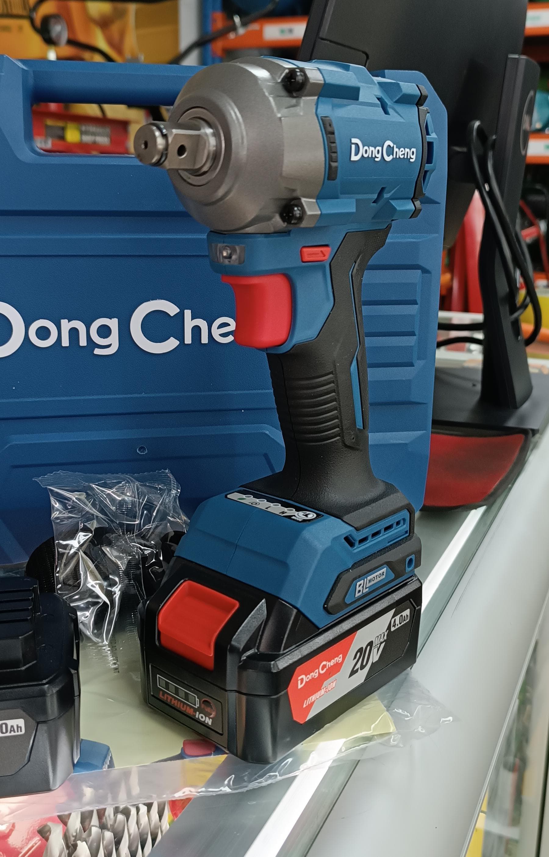LLave de impacto inalambrica 1/2 x 4Ah dongcheng
