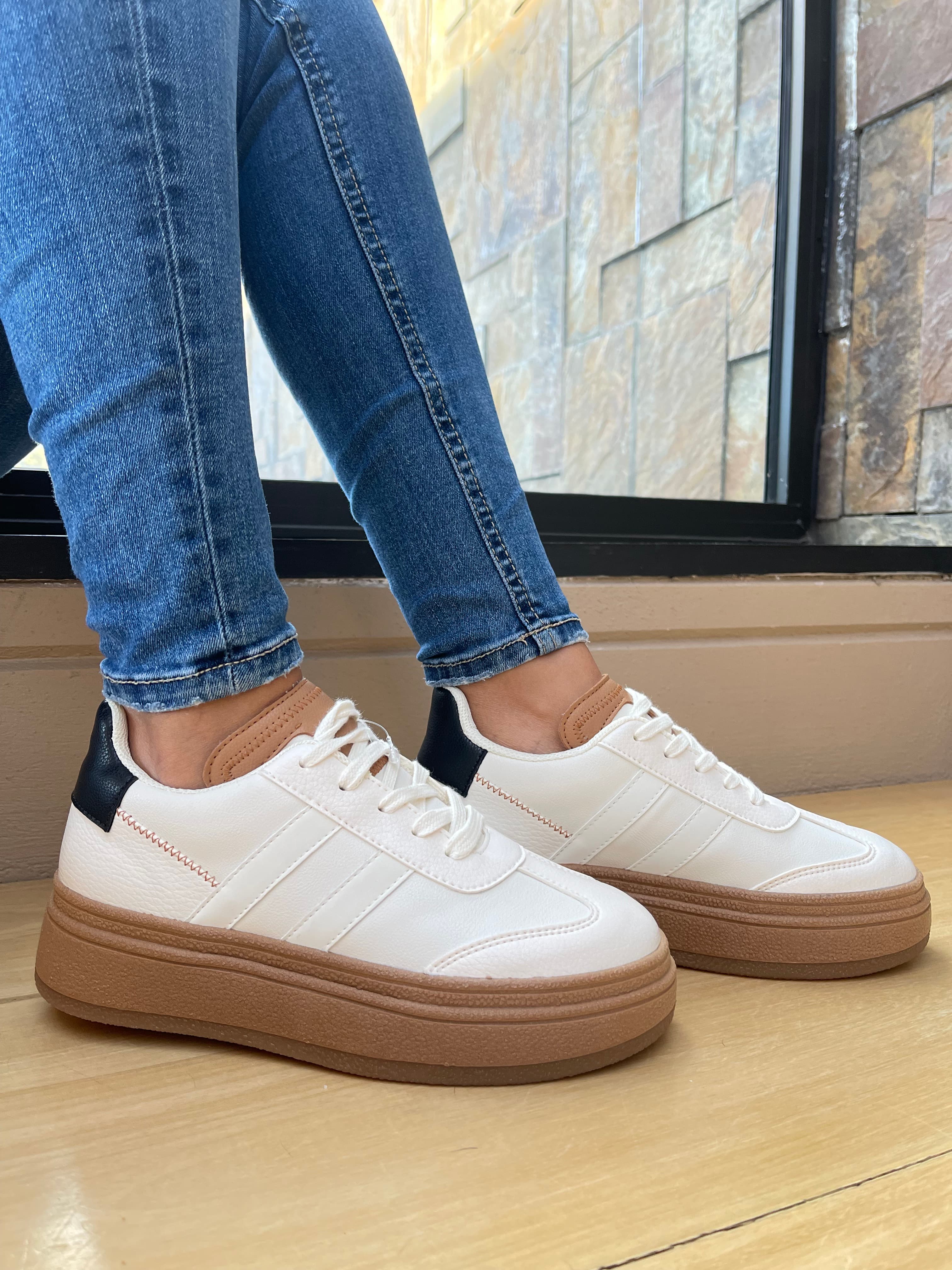 Tenis Casual Deisy Camel De Mujer