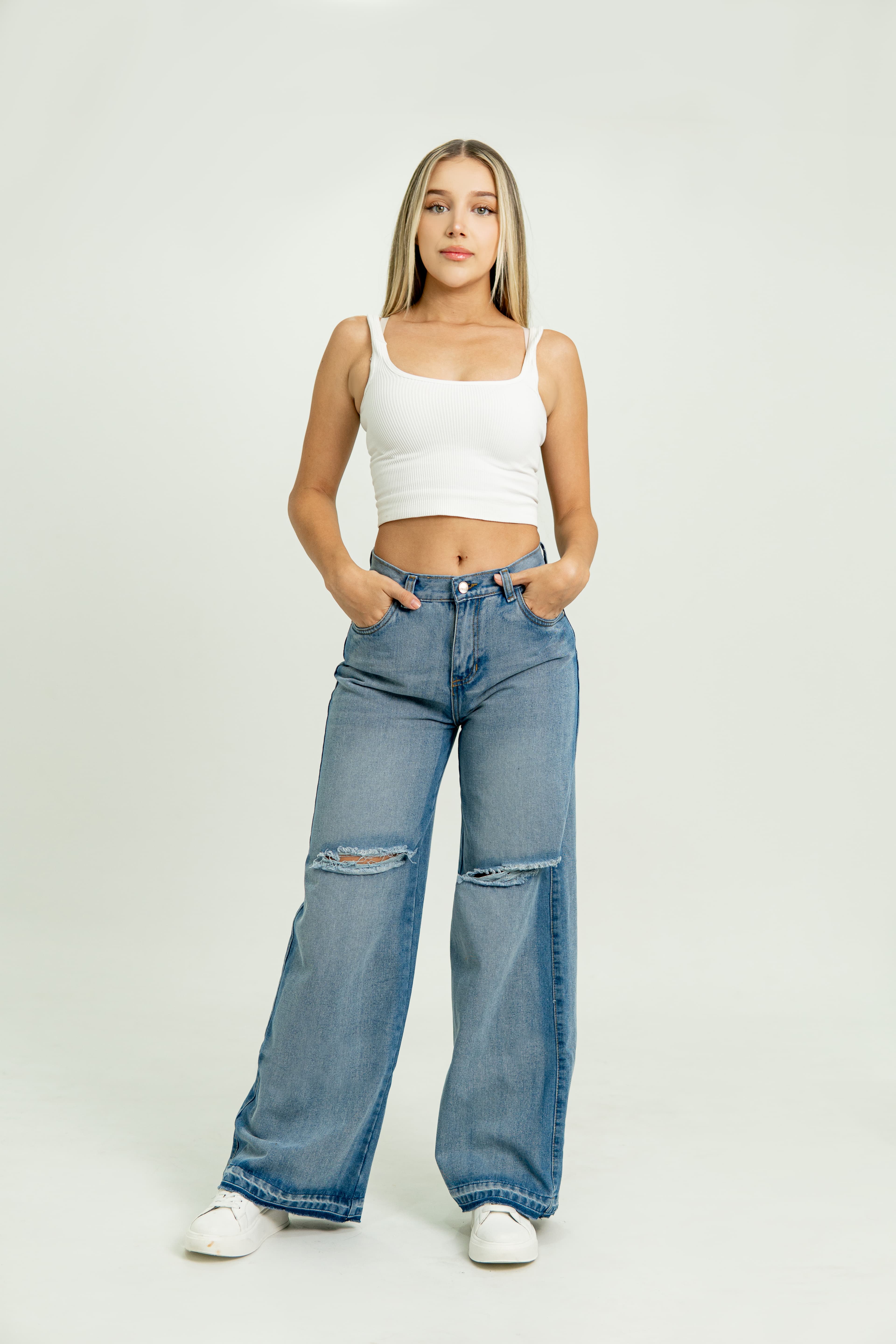 Jean flare, rigido con rotos. Ref 0014