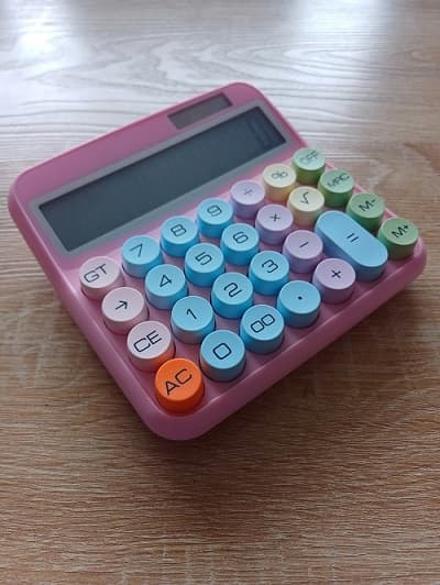 CALCULADORA  DE ESCRITORIO COLOR ROSADO