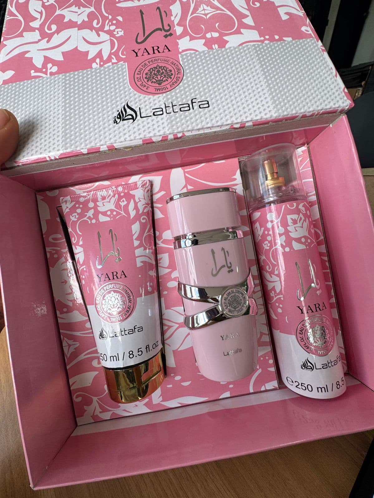 SET PERFUME YARA+CREMA+SPLAHS