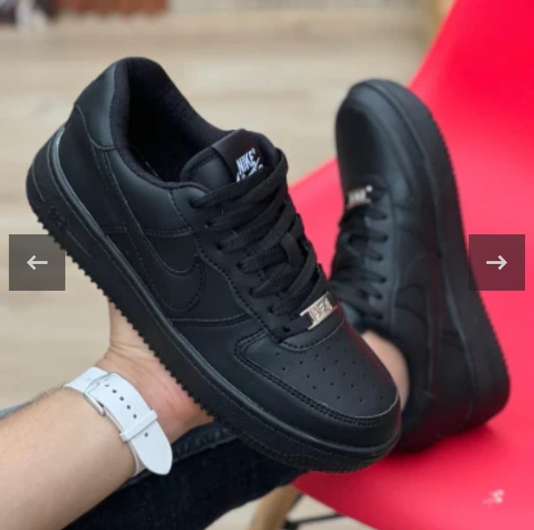 Tenis negro