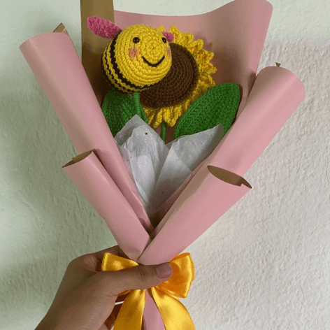 Ramo de flores (Girasol +abeja) crochet