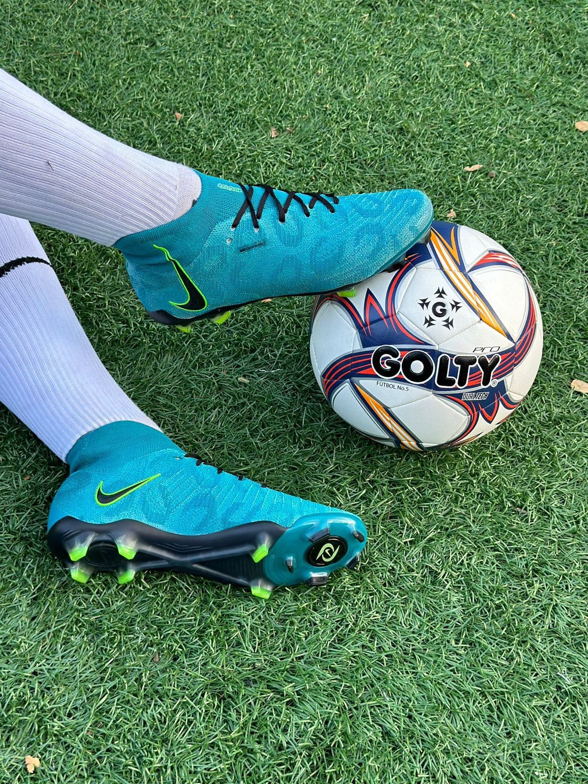 Guayos Nike Phantom Luna