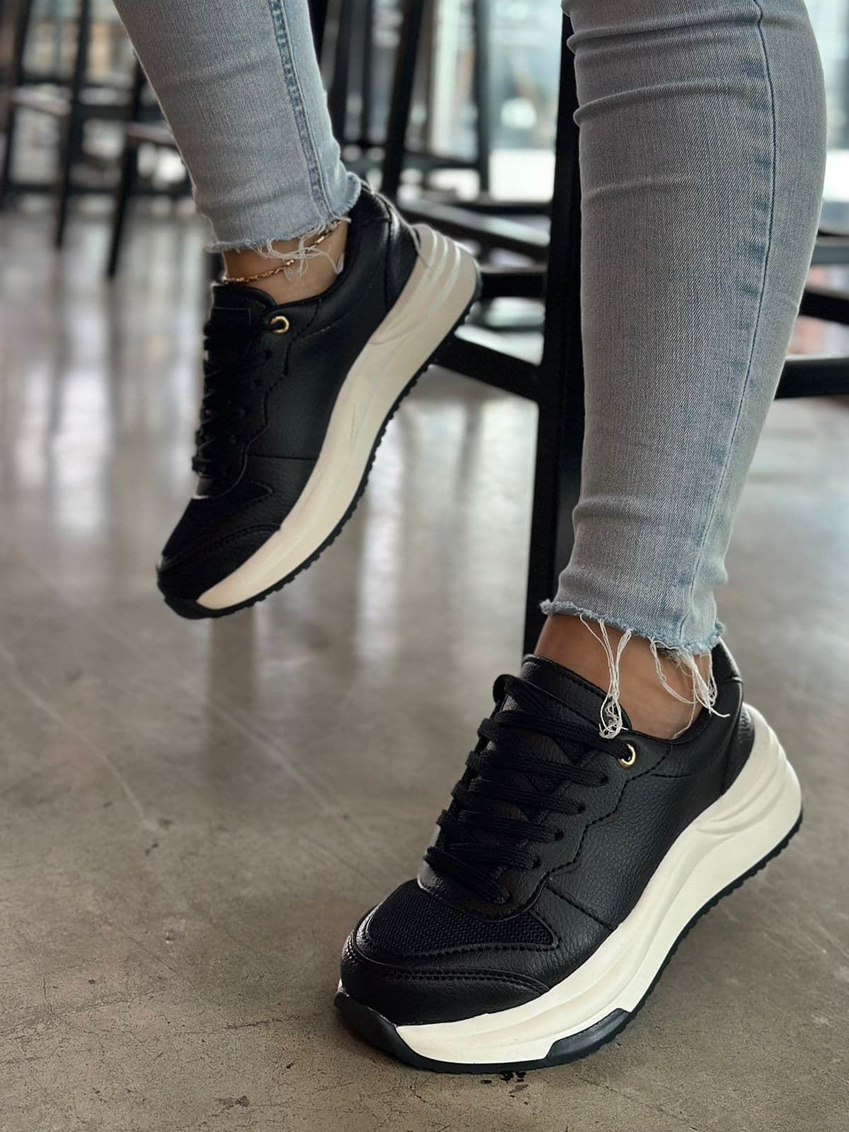 Tenis negros onda