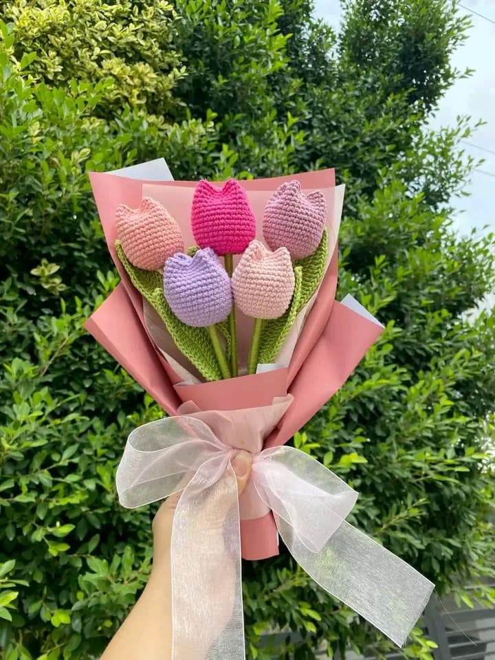 Ramo de 5 tulipanes (colores varios)