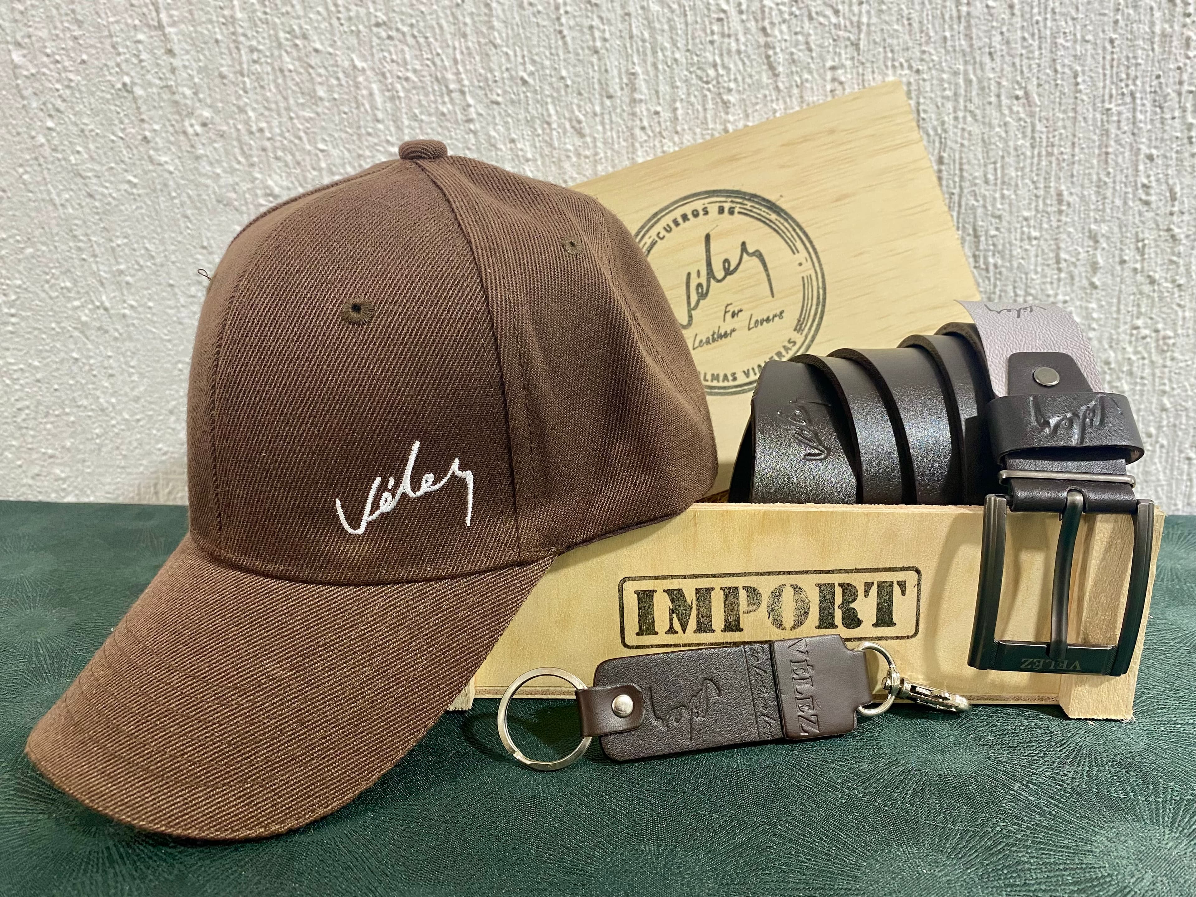 Trio Velez Gorra + Correa + llavero Caja