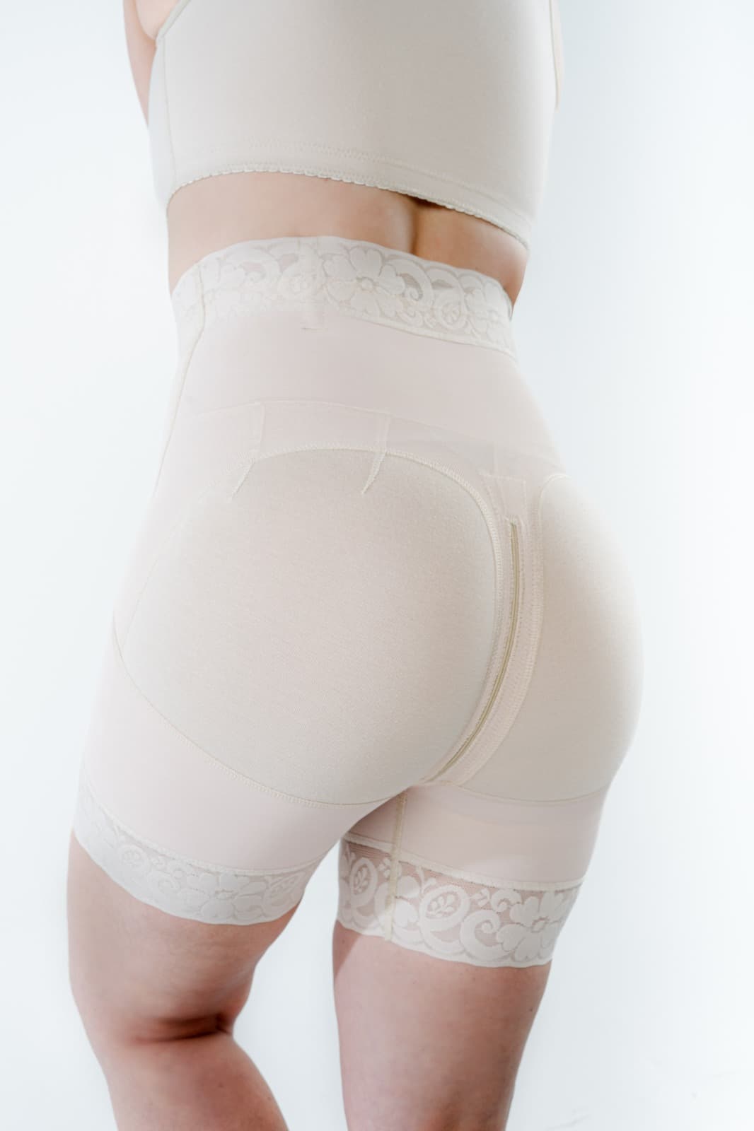 Faja short costillero levanta cola thema