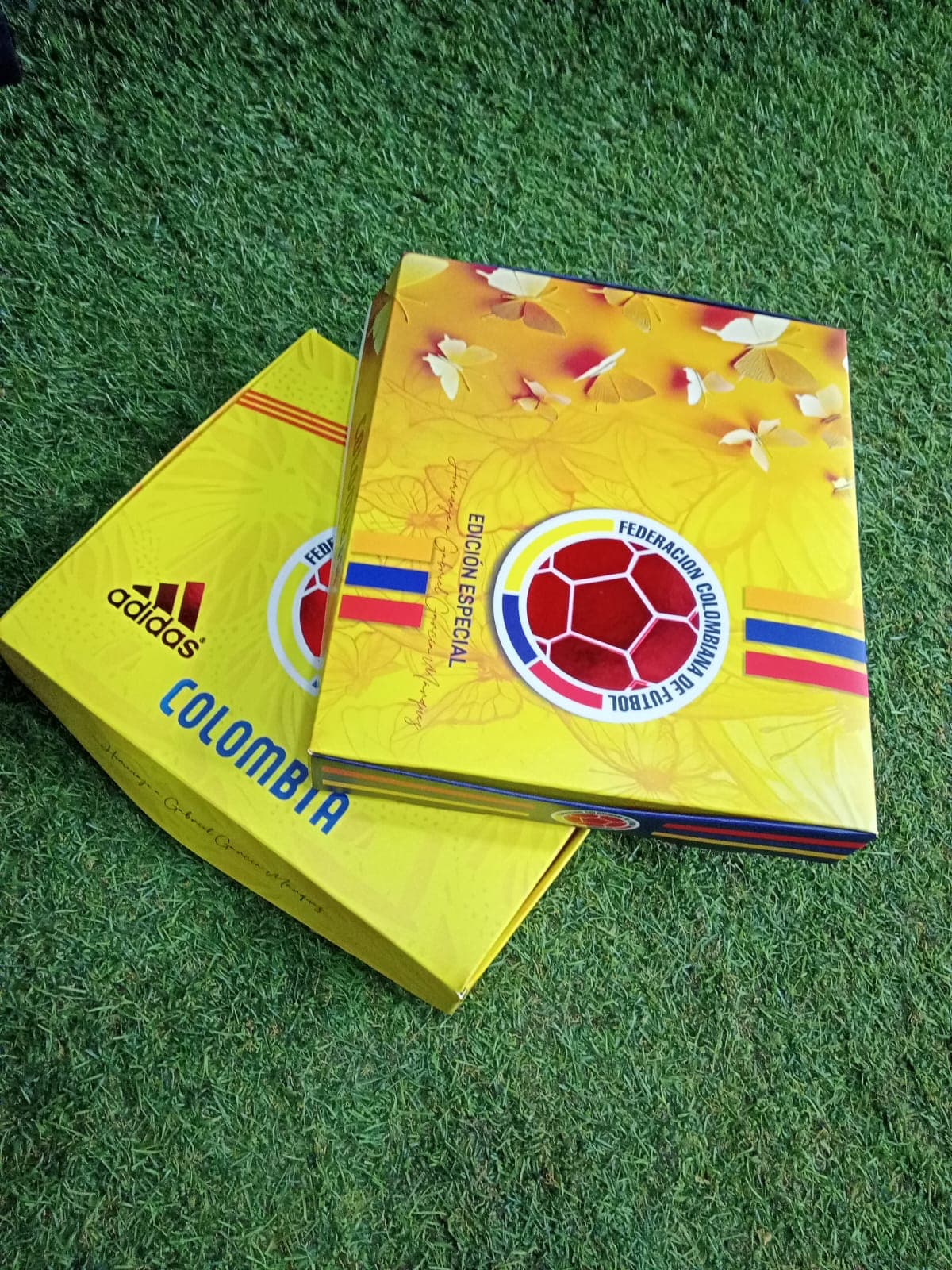 CAJA AMARILLA CAMISETA COLOMBIA REGALO