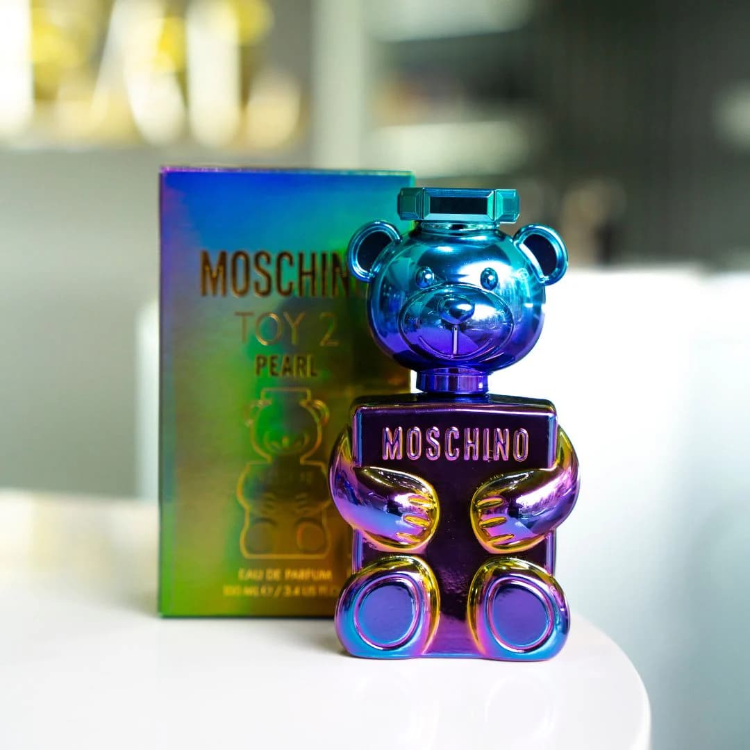 Toy pearl moschino