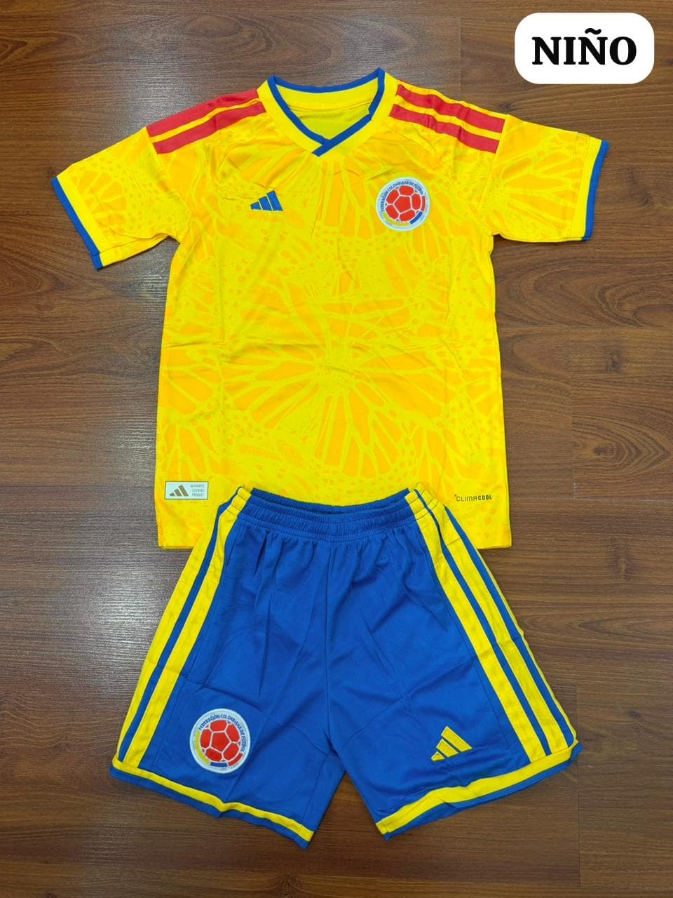 CONJUNTO DE COLOMBIA NIÑO BORDADO