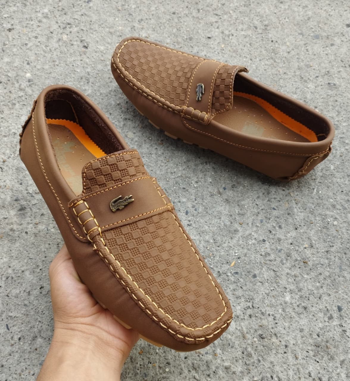 Mocasín Chocolate Hombre Costuras Miel