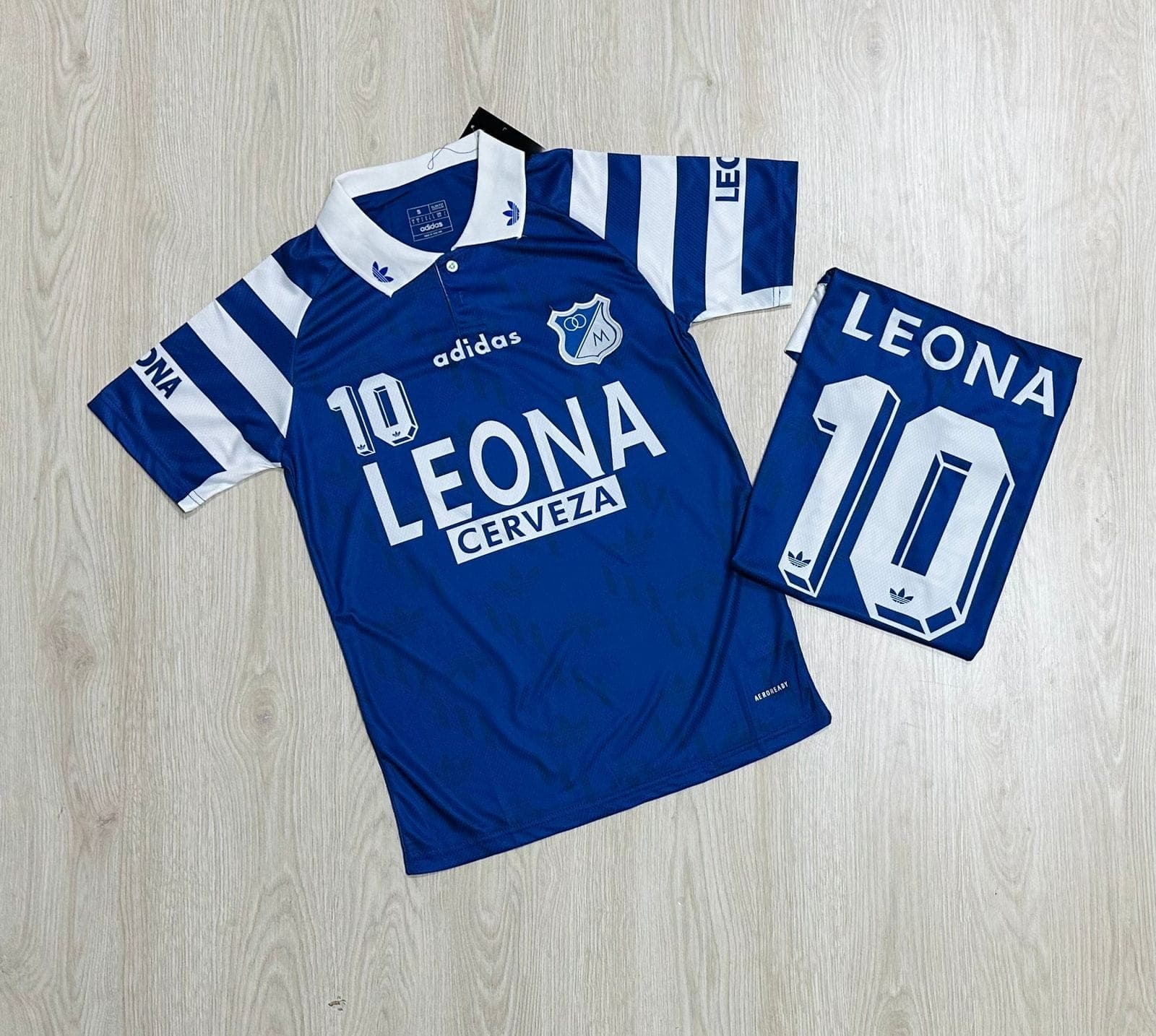 CAMISETA MILLONARIOS LEONA RETRO AZUL