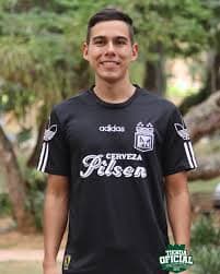 CAMISETA NACIONAL PILSEN NEGRA RETRO