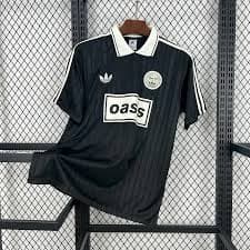CAMISETA OASIS EDICION ESPECIAL  NEGRA