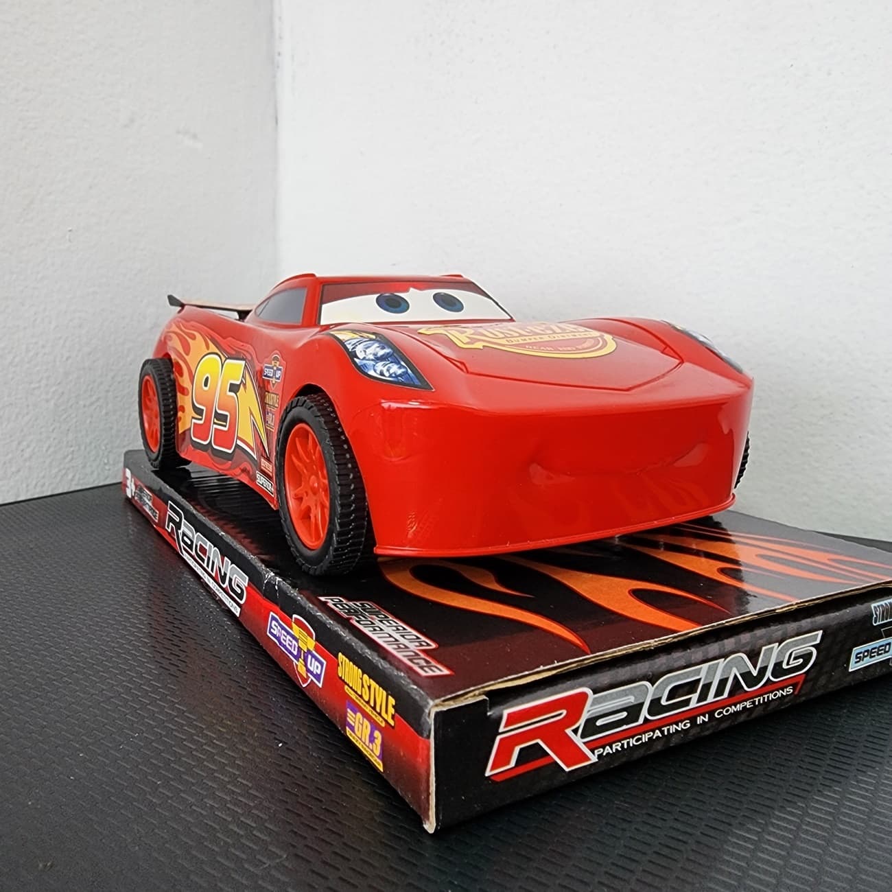Rayo Mcqueen Carro Cars De Impulso
