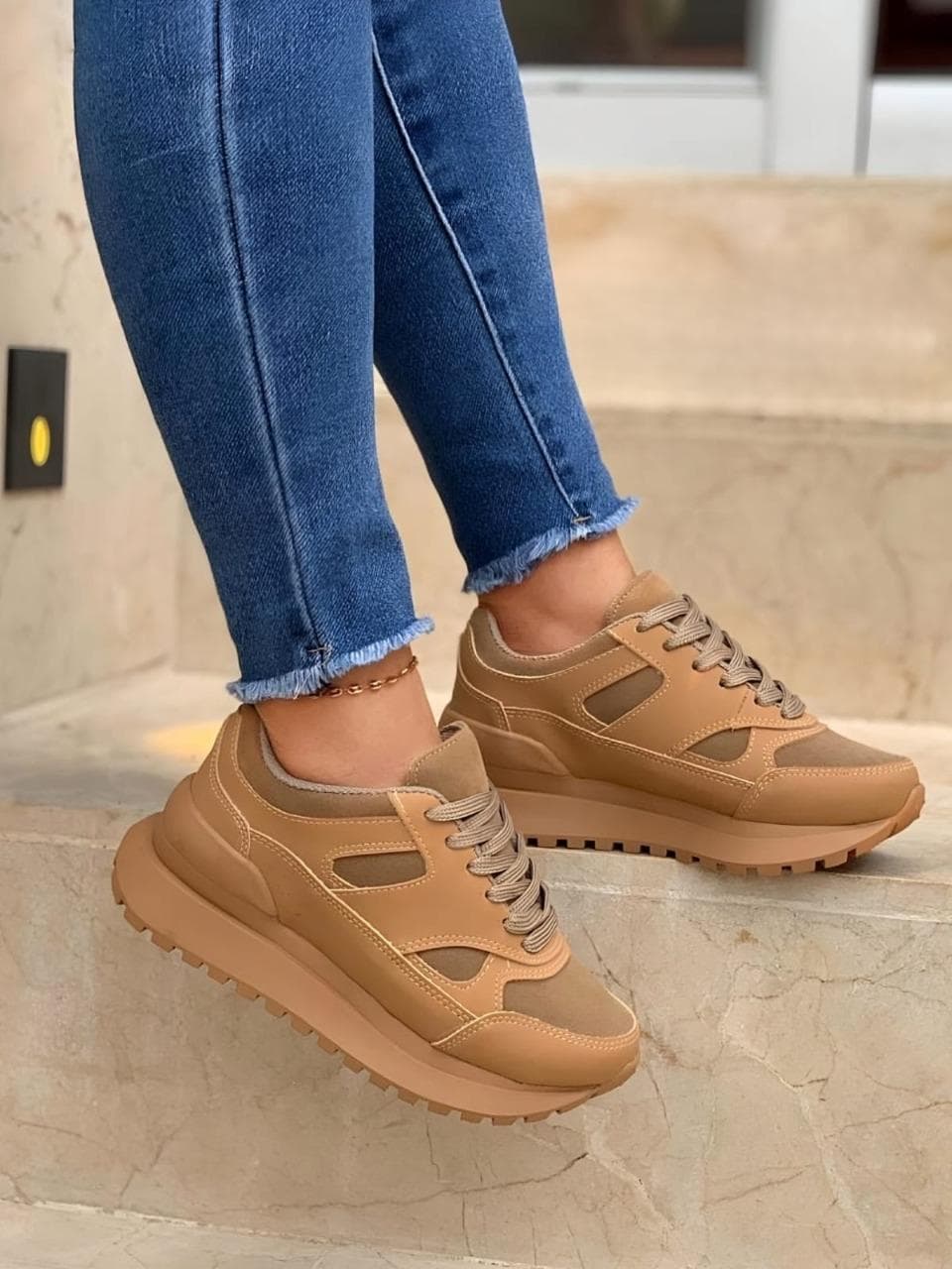 Tenis de mujer London Caramelo
