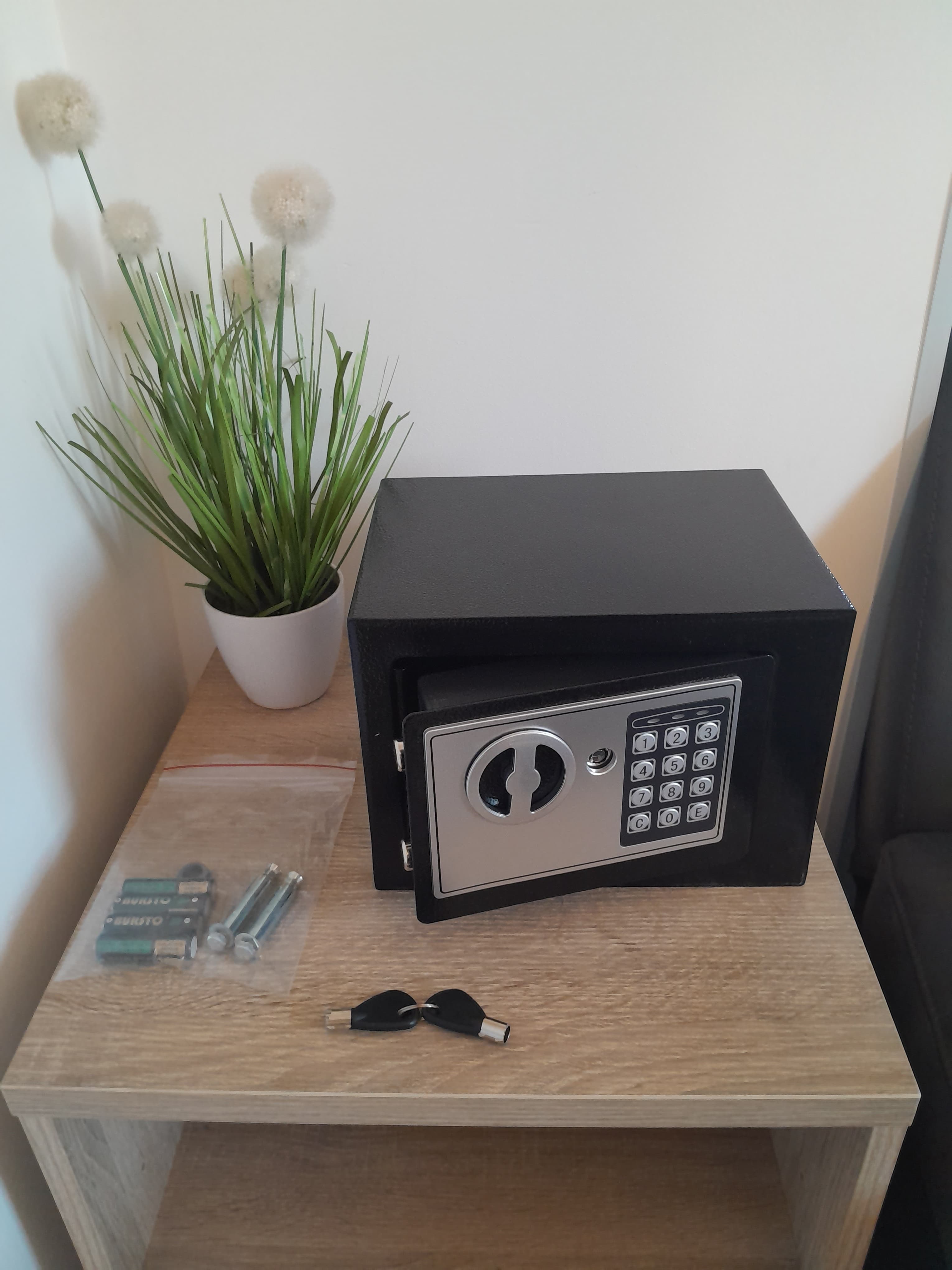 CAJA FUERTE PEQUEÑA
