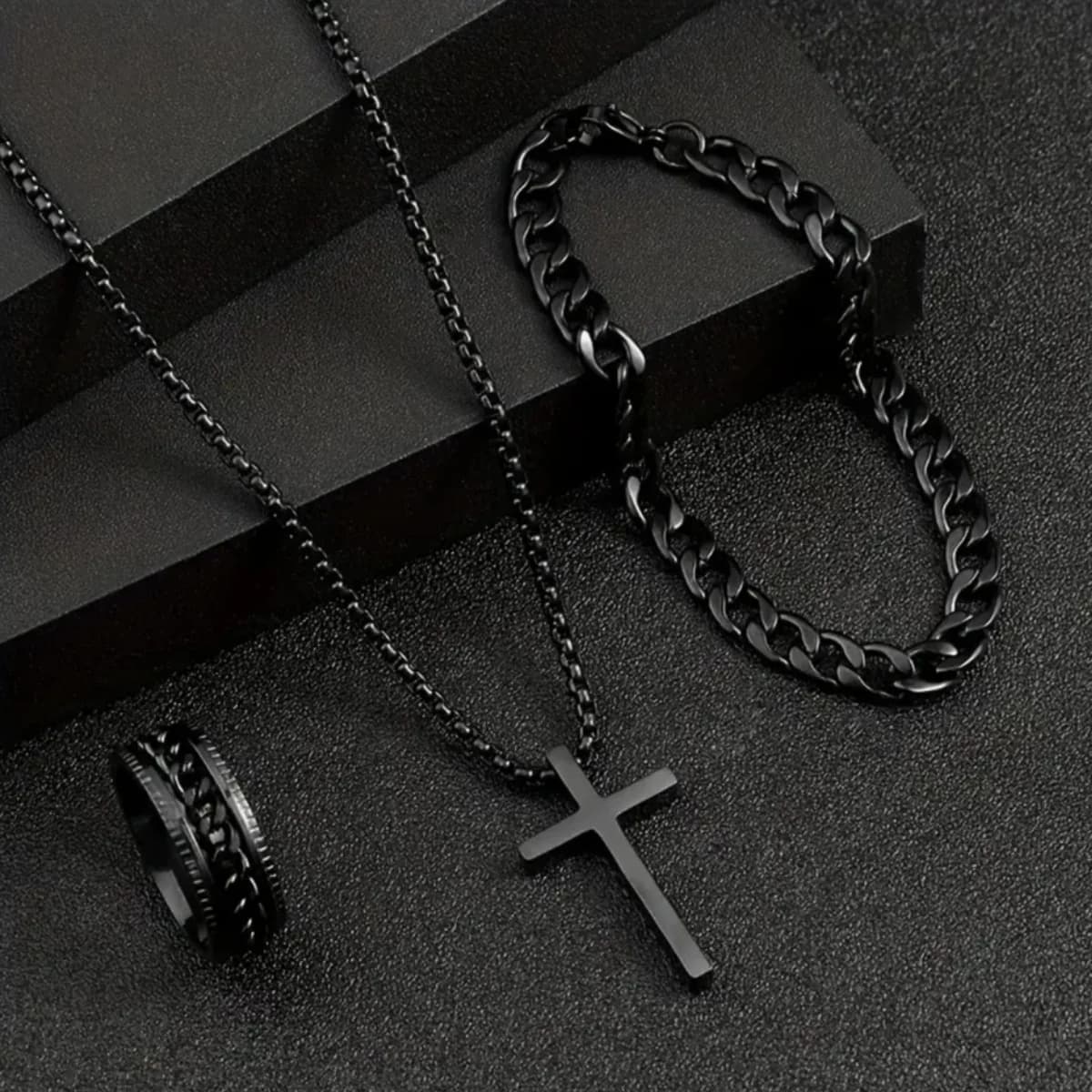 3 JOYAS Y ACCESORIOS HOMBRE