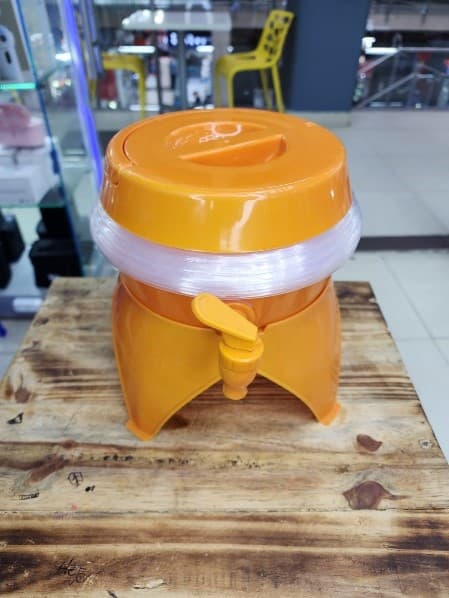 DISPENSADOR DE AGUA UN SEPARADOR